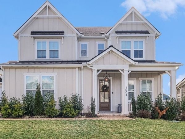 1065 Pine Creek Dr, Arrington, TN 37014