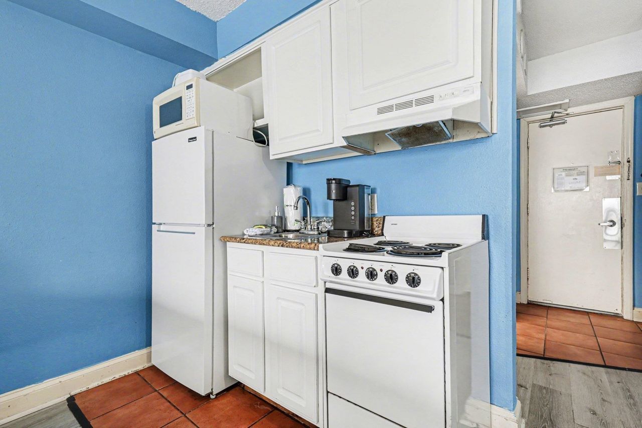 1205 S Ocean Blvd. Photo 7