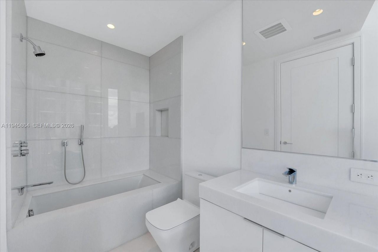 17975 Collins Ave, Unit N1801, Sunny Isles Beach, FL 33160 Photo