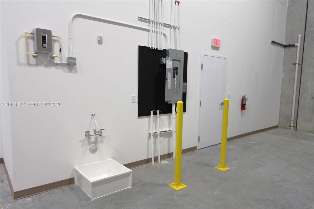 10889 NW 17th St, Unit 152, Sweetwater, FL 33172 Photo