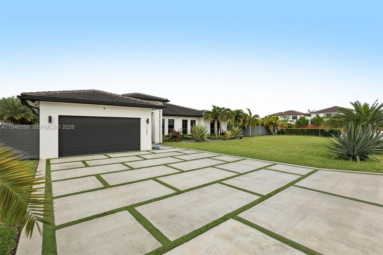 13203 SW 228th St, Miami, FL 33170 Photo