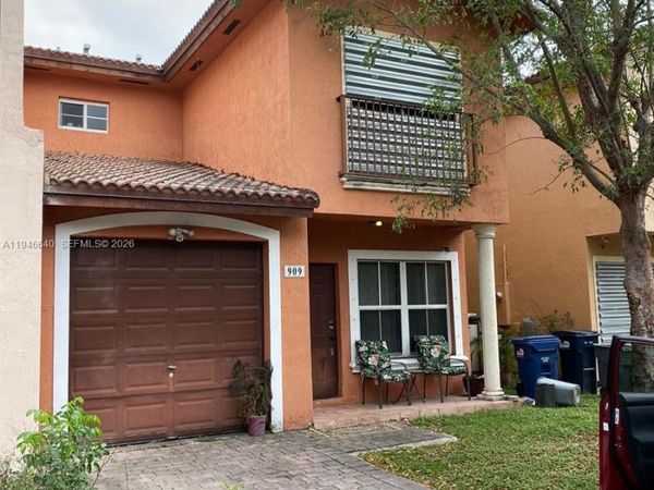 909 SW 6th Pl, Florida City, FL 33034