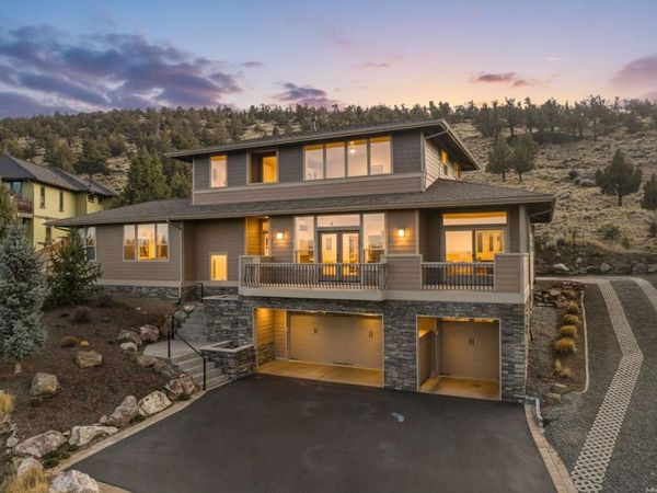 864 Highland View Loop, Redmond, OR 97756