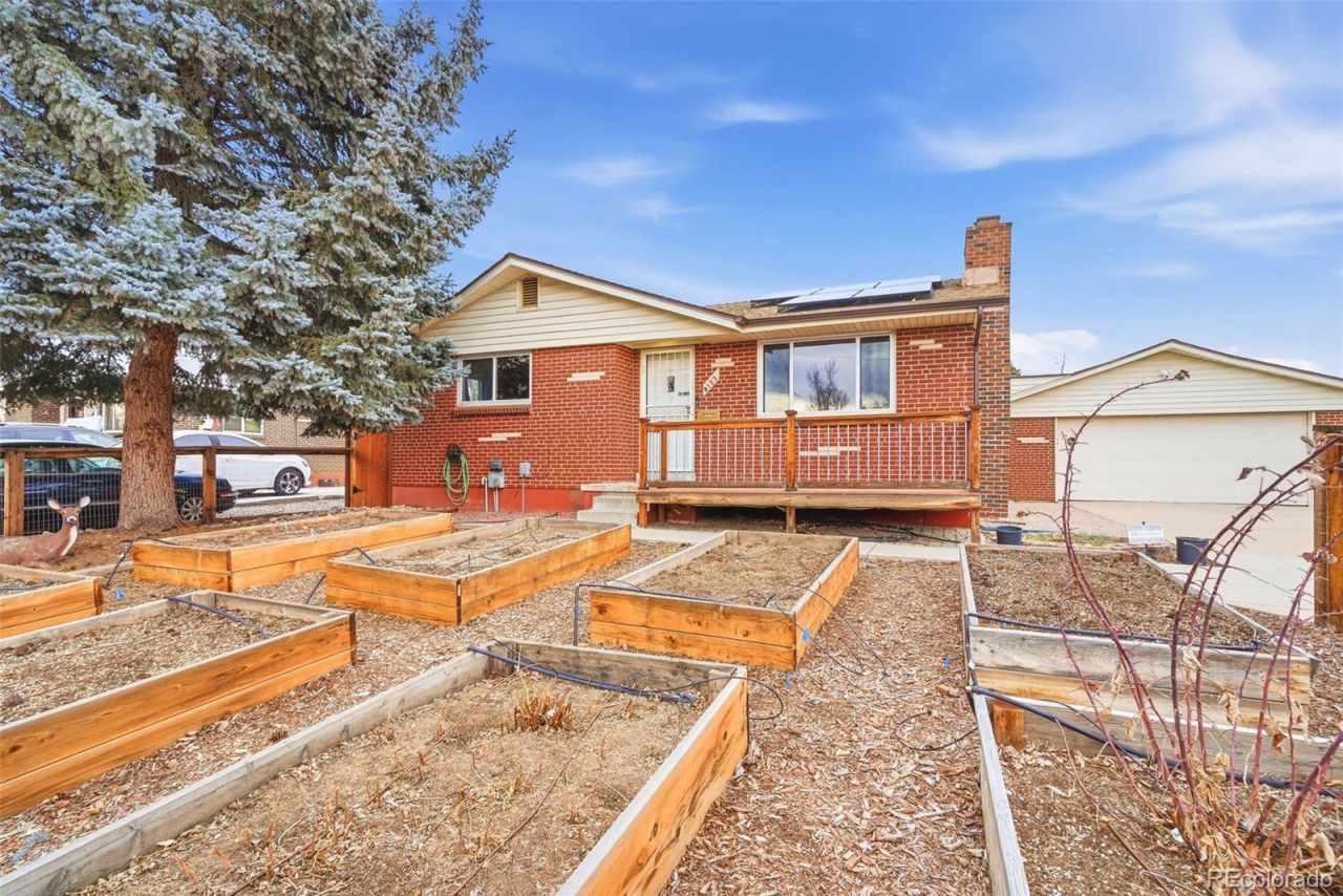 8123 W Iowa Avenue, Lakewood, CO 80232 Main Photo