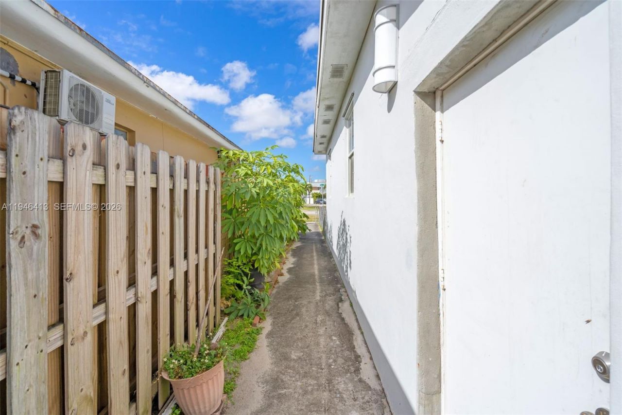 421 Florida Blvd, Miami, FL 33144 Photo