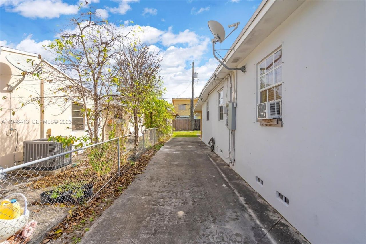 421 Florida Blvd, Miami, FL 33144 Photo