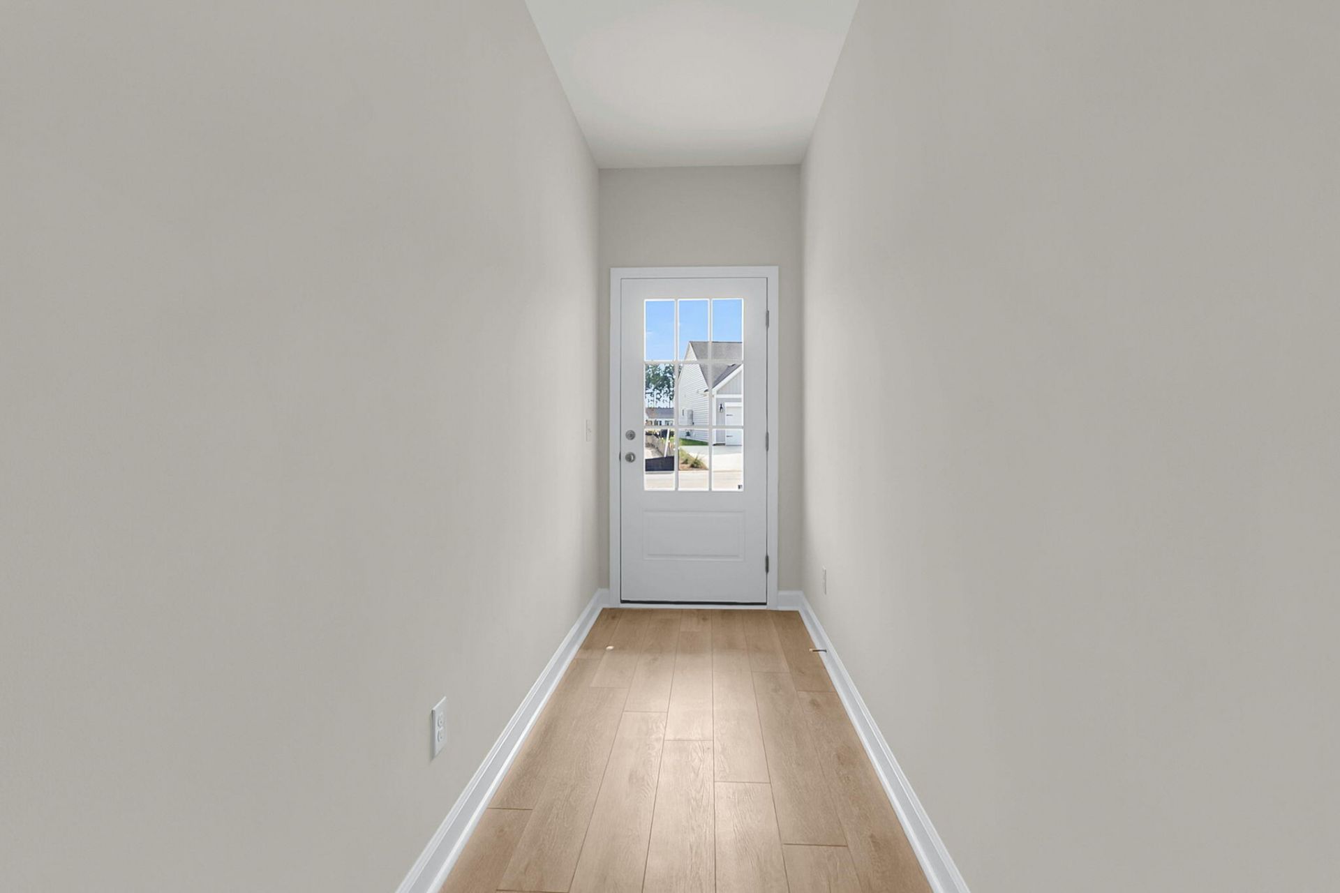 906 Dusk Drive Photo 4