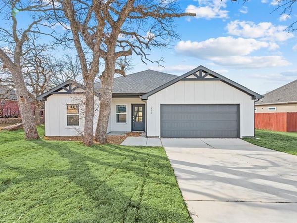 217 Shady Oaks Drive, Runaway Bay, TX 76426