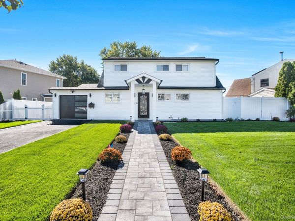 8 Autumn Lane, Hicksville, NY 11801