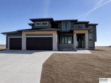 10209 S 214th Street, Gretna, NE 68028