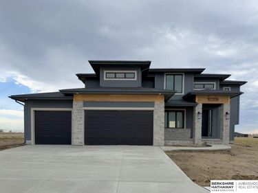 10209 S 214th Street, Gretna, NE 68028
