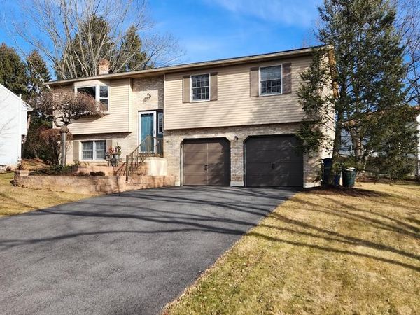 1989 PIERCE DRIVE, WHITEHALL, PA 18052
