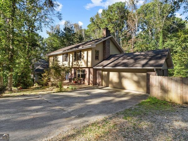 2731 Brackenwood Drive, Snellville, GA 30039