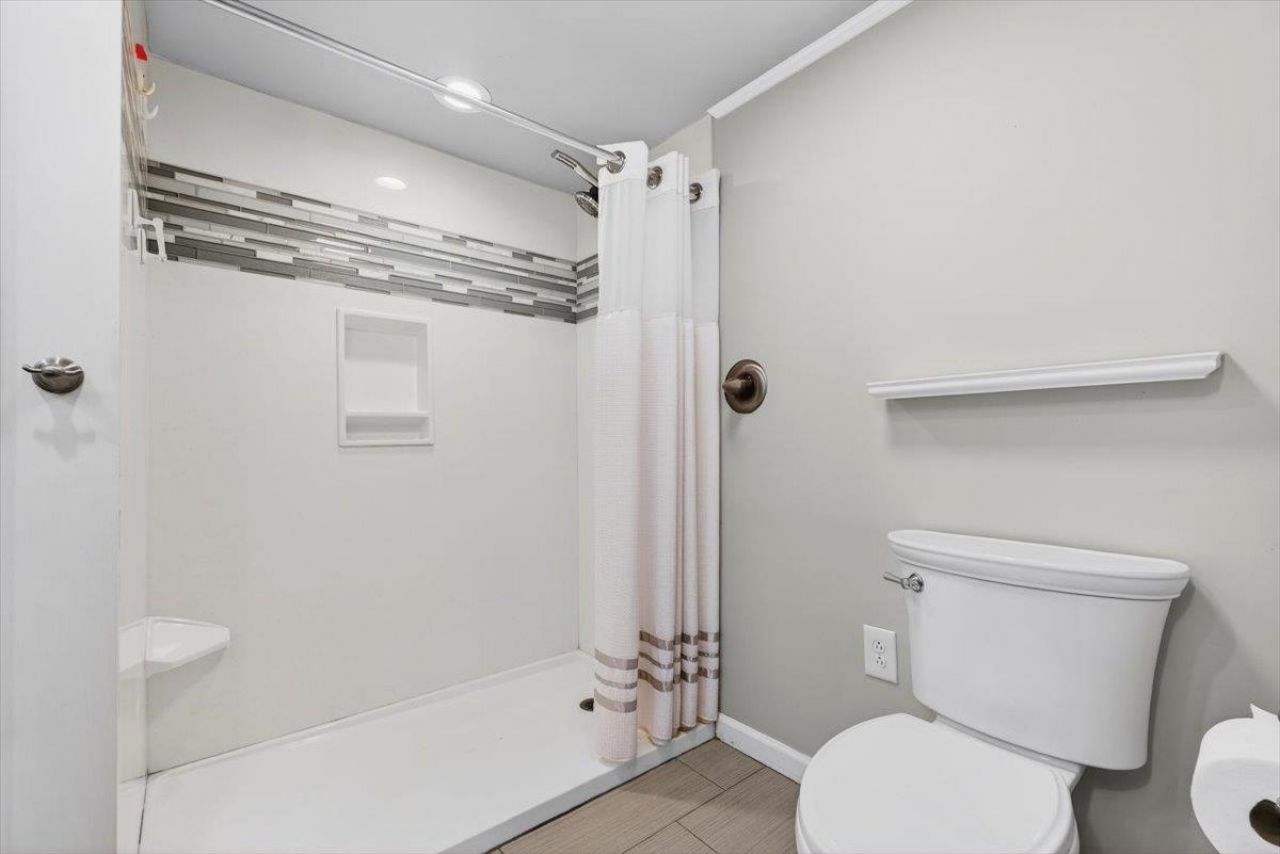 933 Perrin Dr. Photo 11