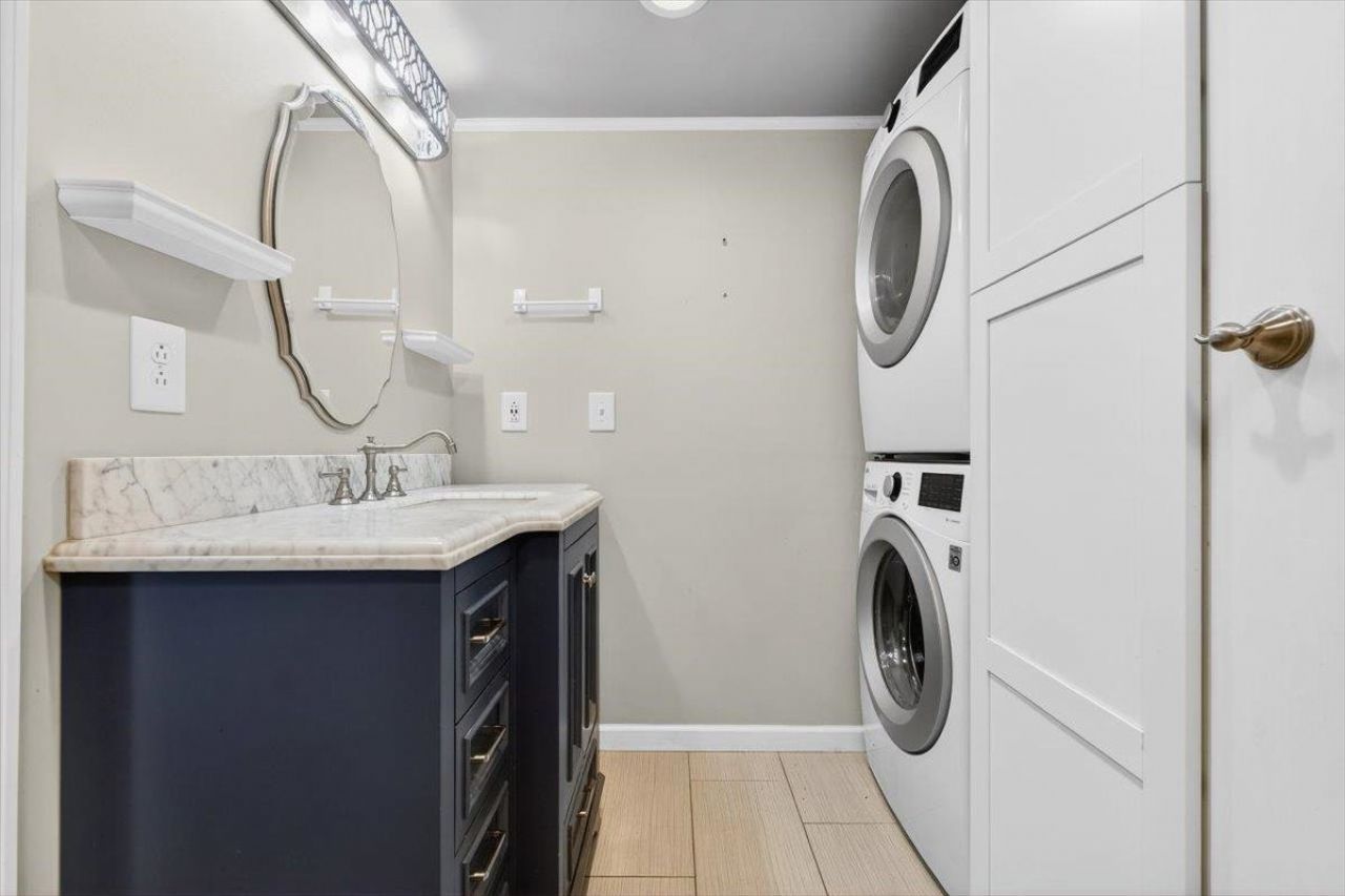 933 Perrin Dr. Photo 13