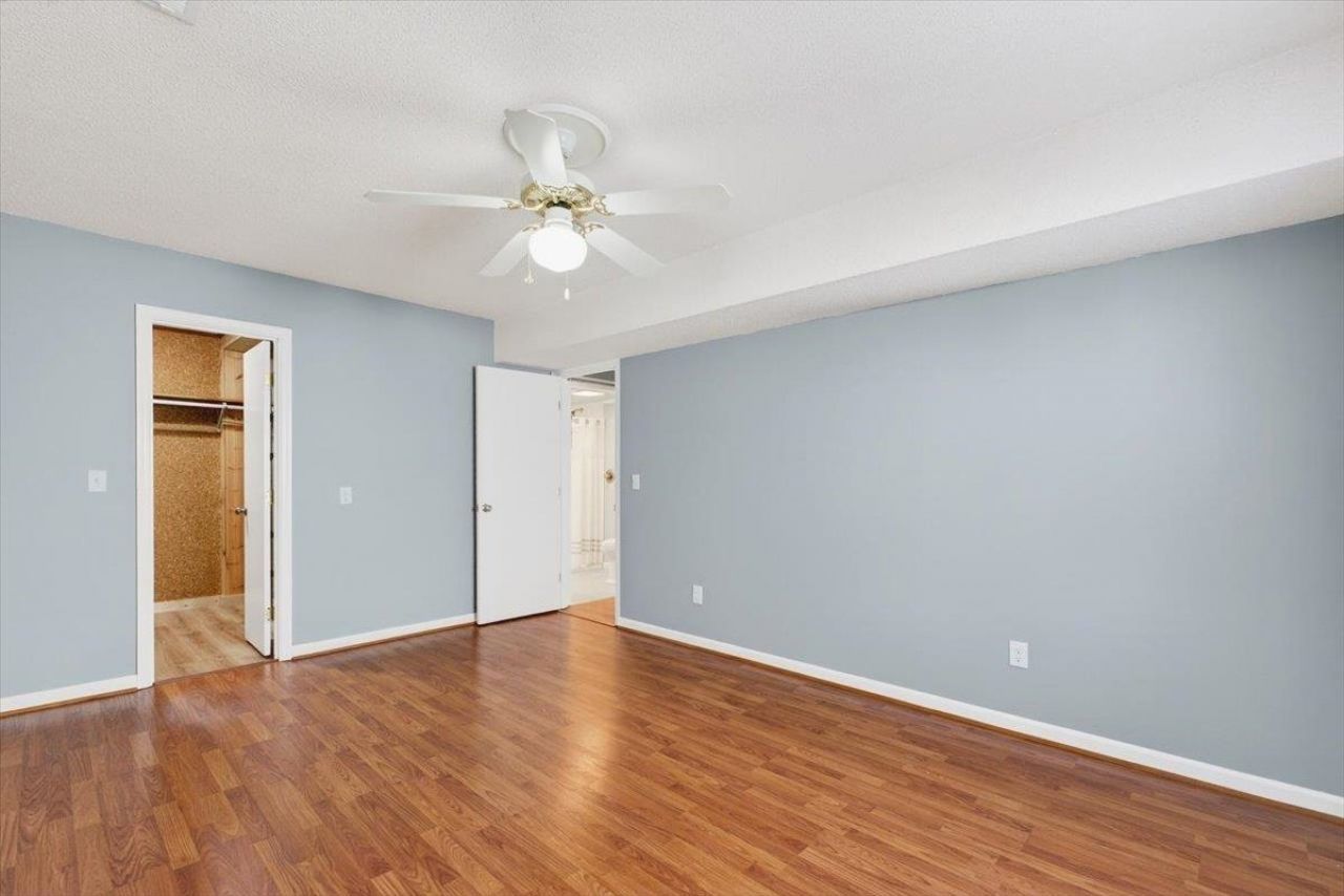 933 Perrin Dr. Photo 16