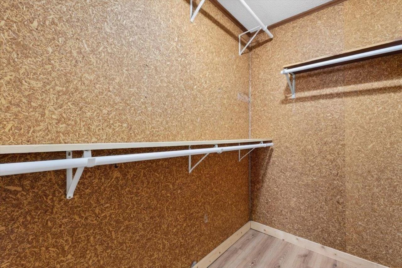 933 Perrin Dr. Photo 17