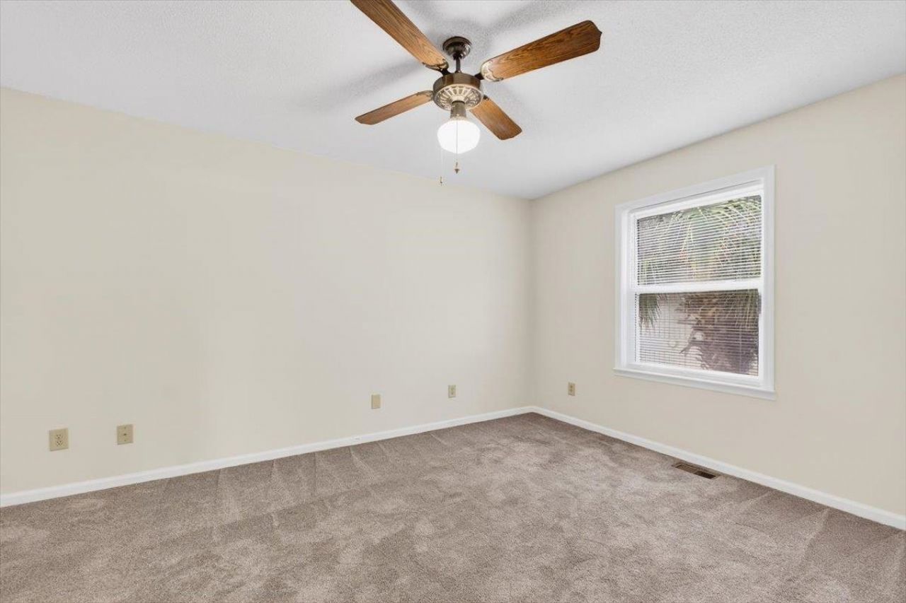 933 Perrin Dr. Photo 18