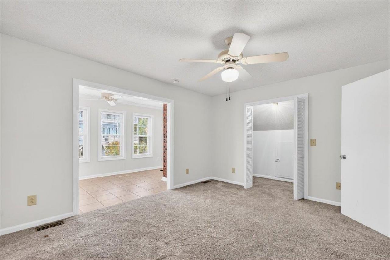 933 Perrin Dr. Photo 22