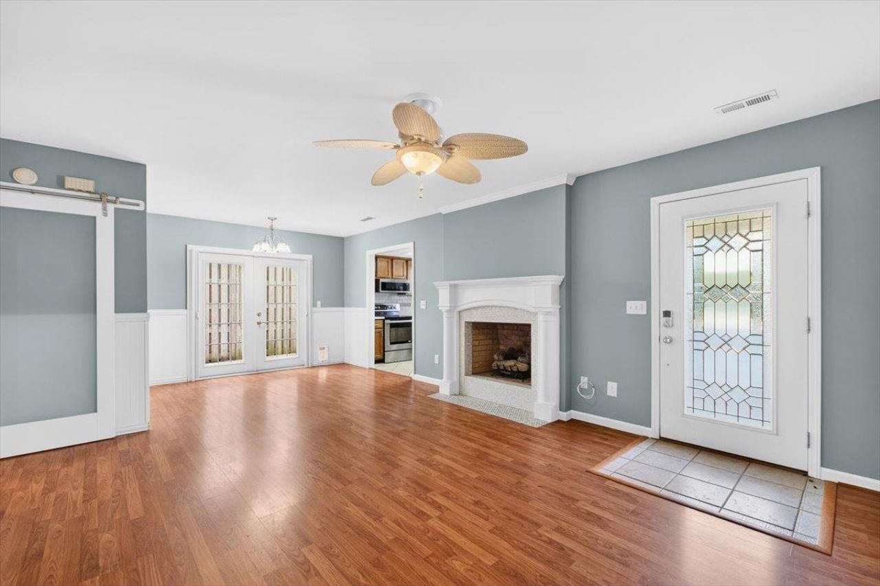 933 Perrin Dr. Photo 6