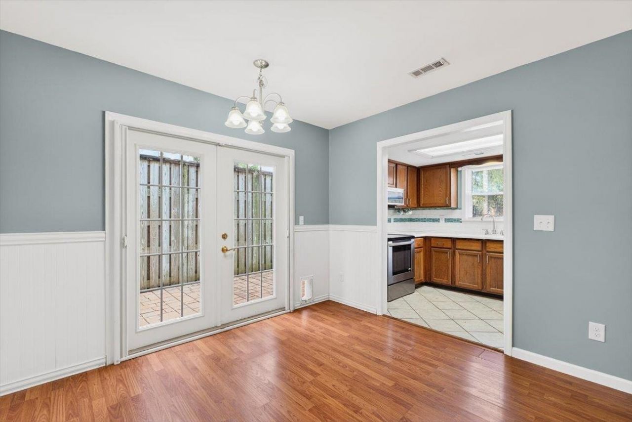 933 Perrin Dr. Photo 7