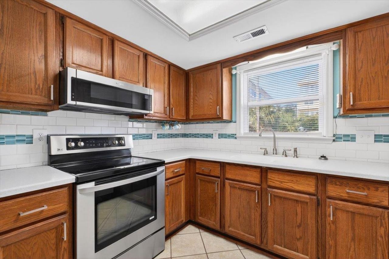 933 Perrin Dr. Photo 9