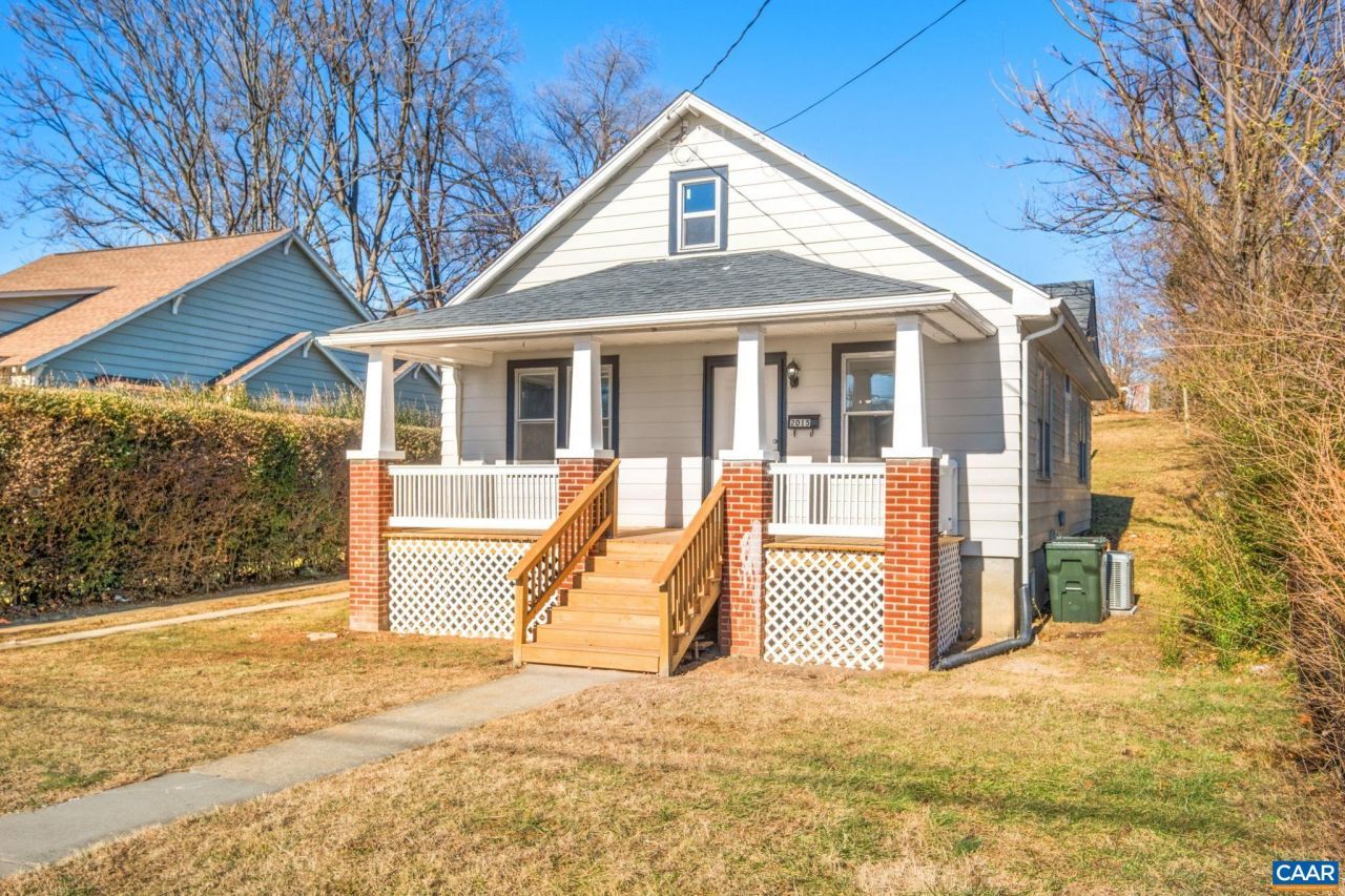 2015 Beverley St W, Staunton, VA 24401 Main Photo