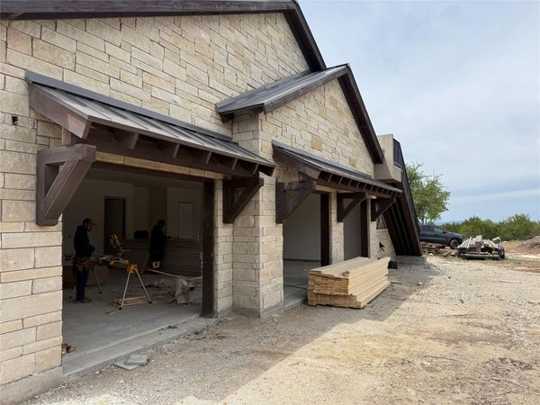 682 Evergreen CIR, Round Mountain, TX 78663