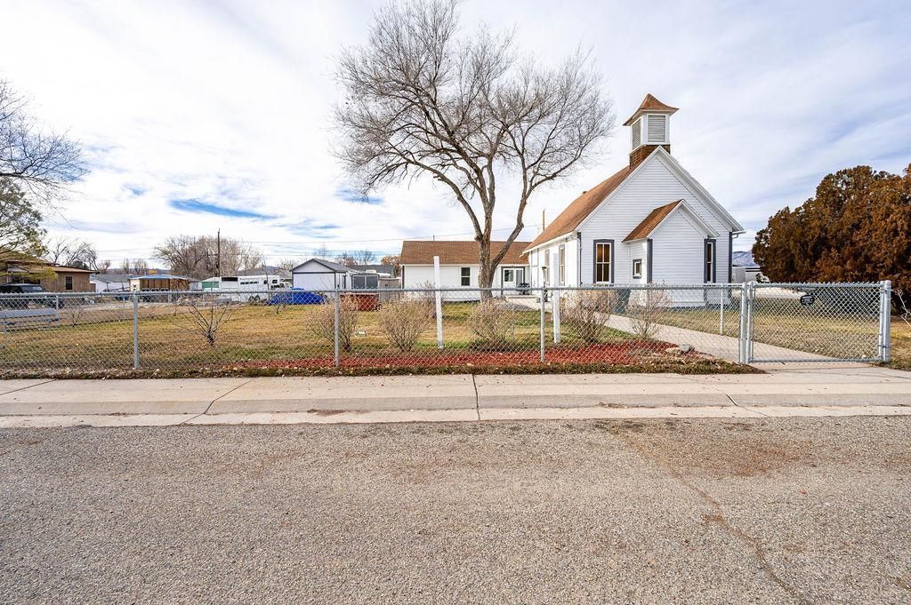 581 Denver Avenue, De Beque, CO 81630 Main Photo