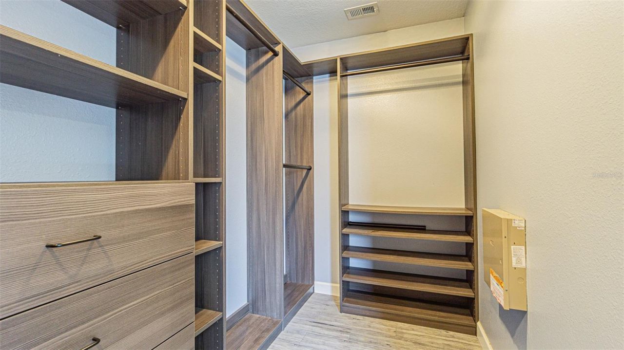 2807 Windcrest Oaks Court, Valrico, FL 33594 Photo