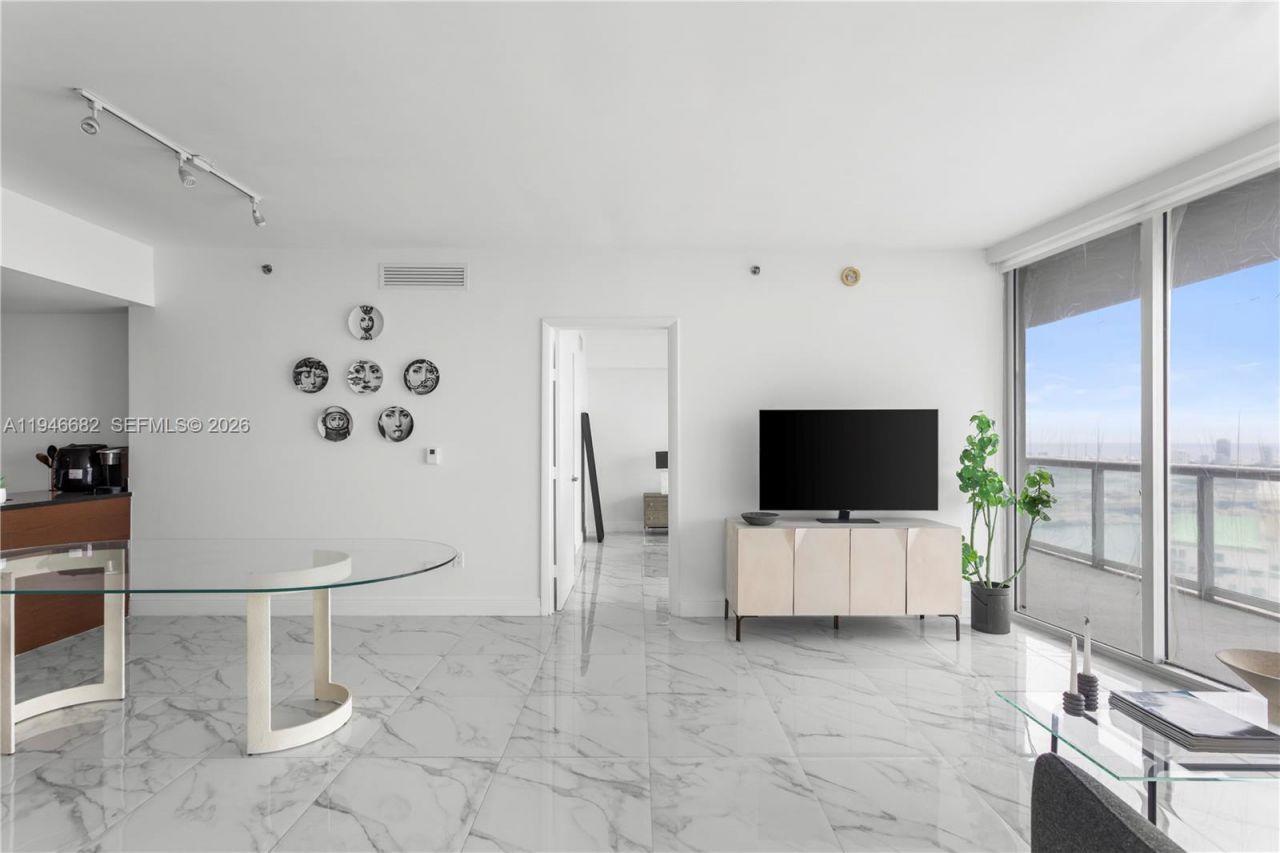 465 Brickell Ave, Unit 5505, Miami, FL 33131 Photo