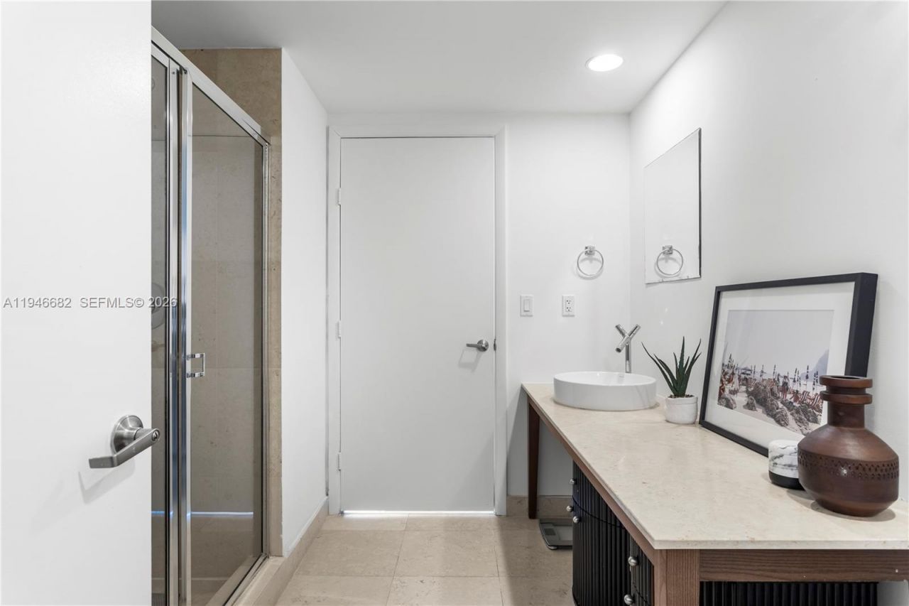 465 Brickell Ave, Unit 5505, Miami, FL 33131 Photo