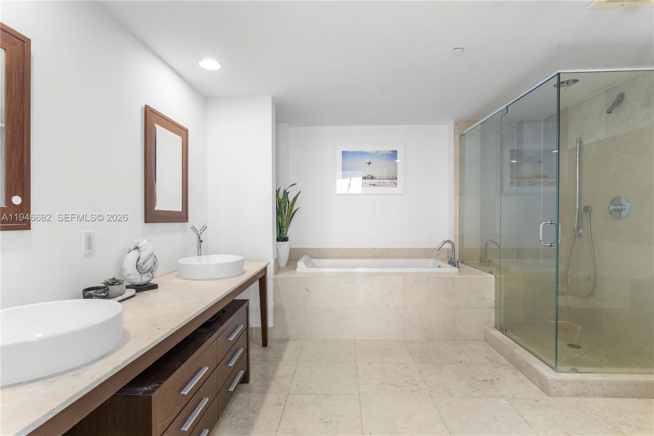 465 Brickell Ave, Unit 5505, Miami, FL 33131 Photo