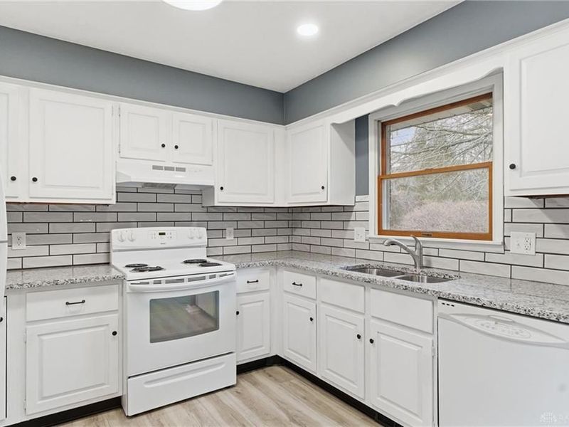 603 Louise Drive, Xenia, OH 45385 Photo 9