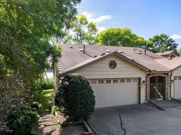 1275 Black Oaks Court N, Plymouth, MN 55447