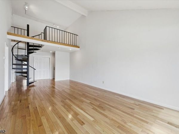 28 Sunrise Dr, Long Hill, NJ 07933