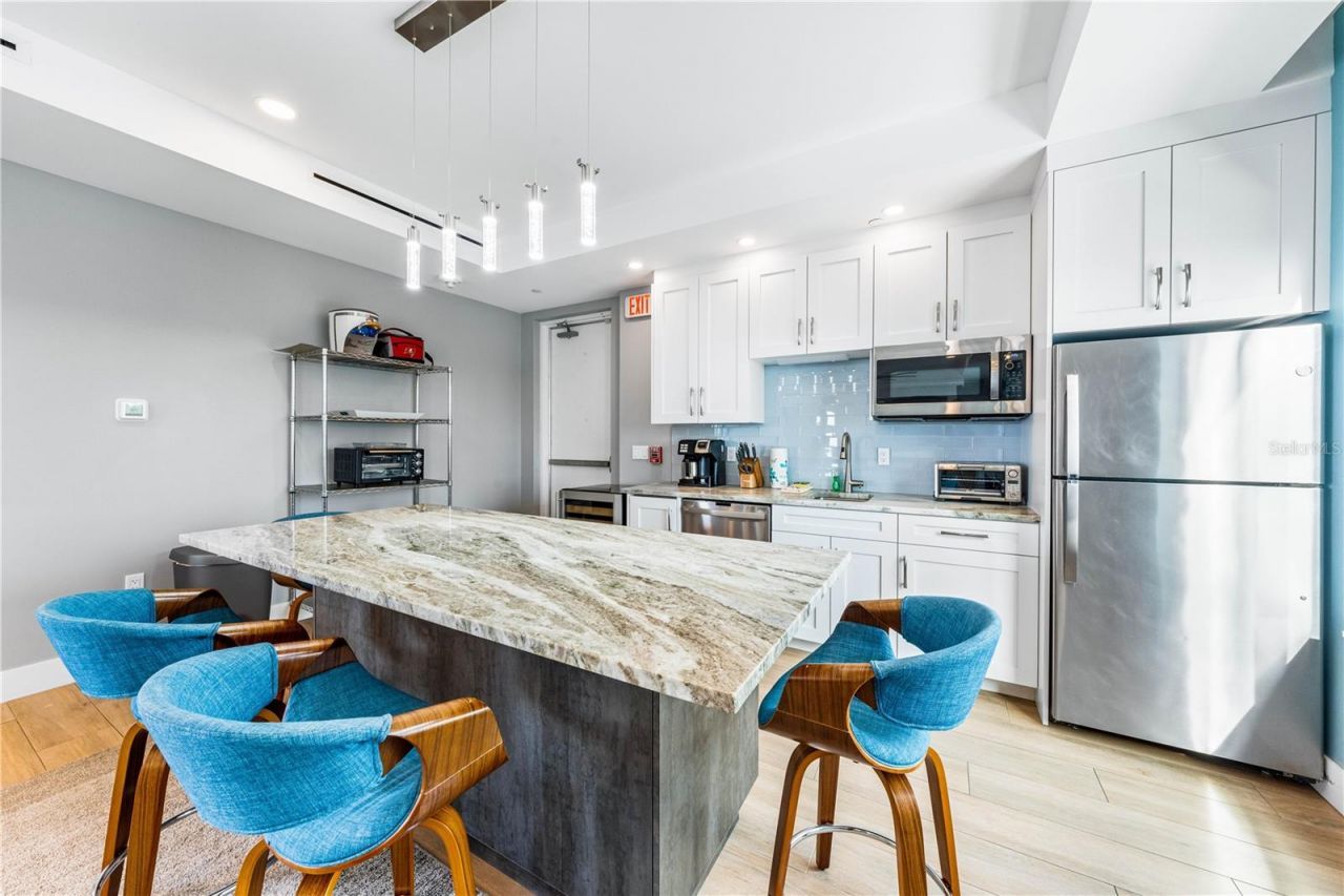 1140 Seaside Drive, Unit 301 & Pent, Siesta Key, FL 34242 Photo