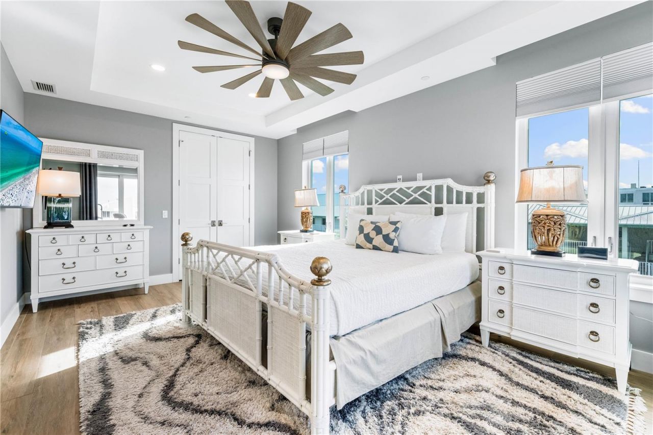 1140 Seaside Drive, Unit 301, Siesta Key, FL 34242 Photo