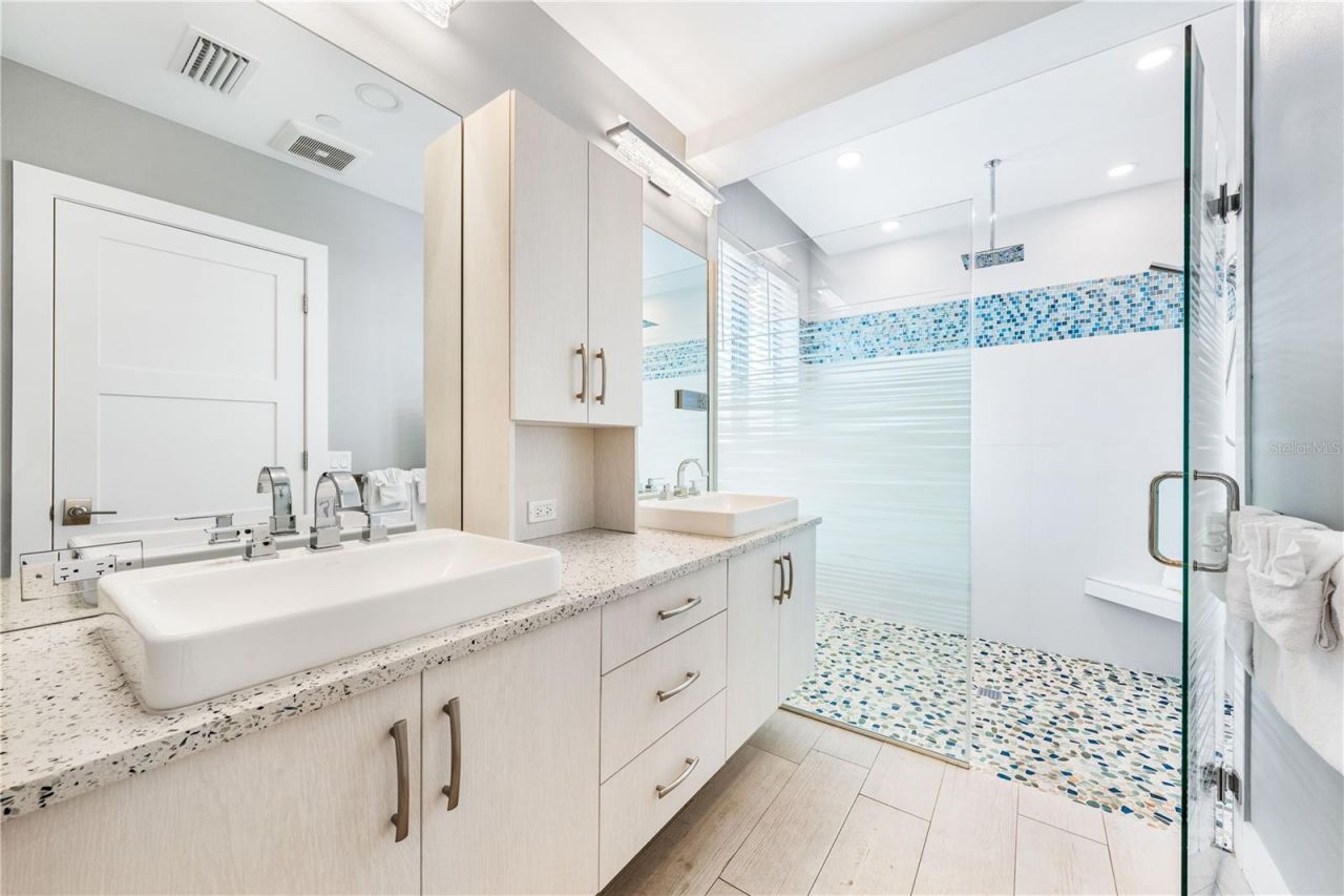 1140 Seaside Drive, Unit 301 & Pent, Siesta Key, FL 34242 Photo