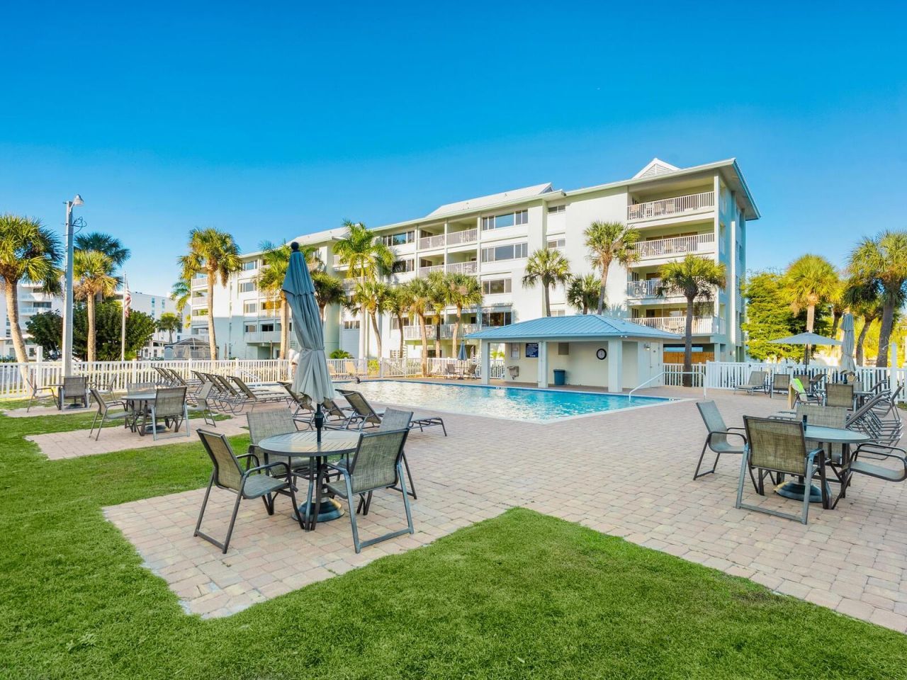 1140 Seaside Drive, Unit 301, Siesta Key, FL 34242 Photo