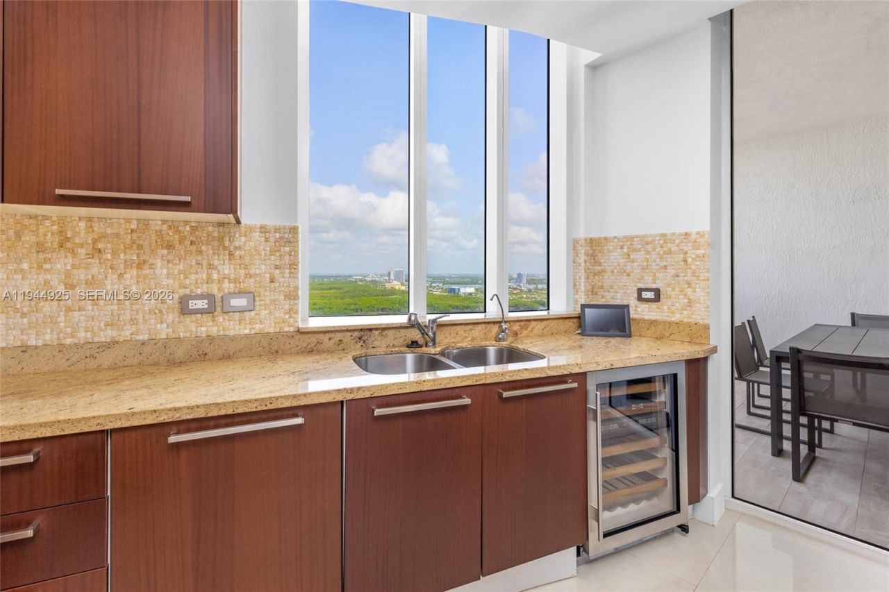 16001 Collins Ave, Unit 2704, Sunny Isles Beach, FL 33160 Photo