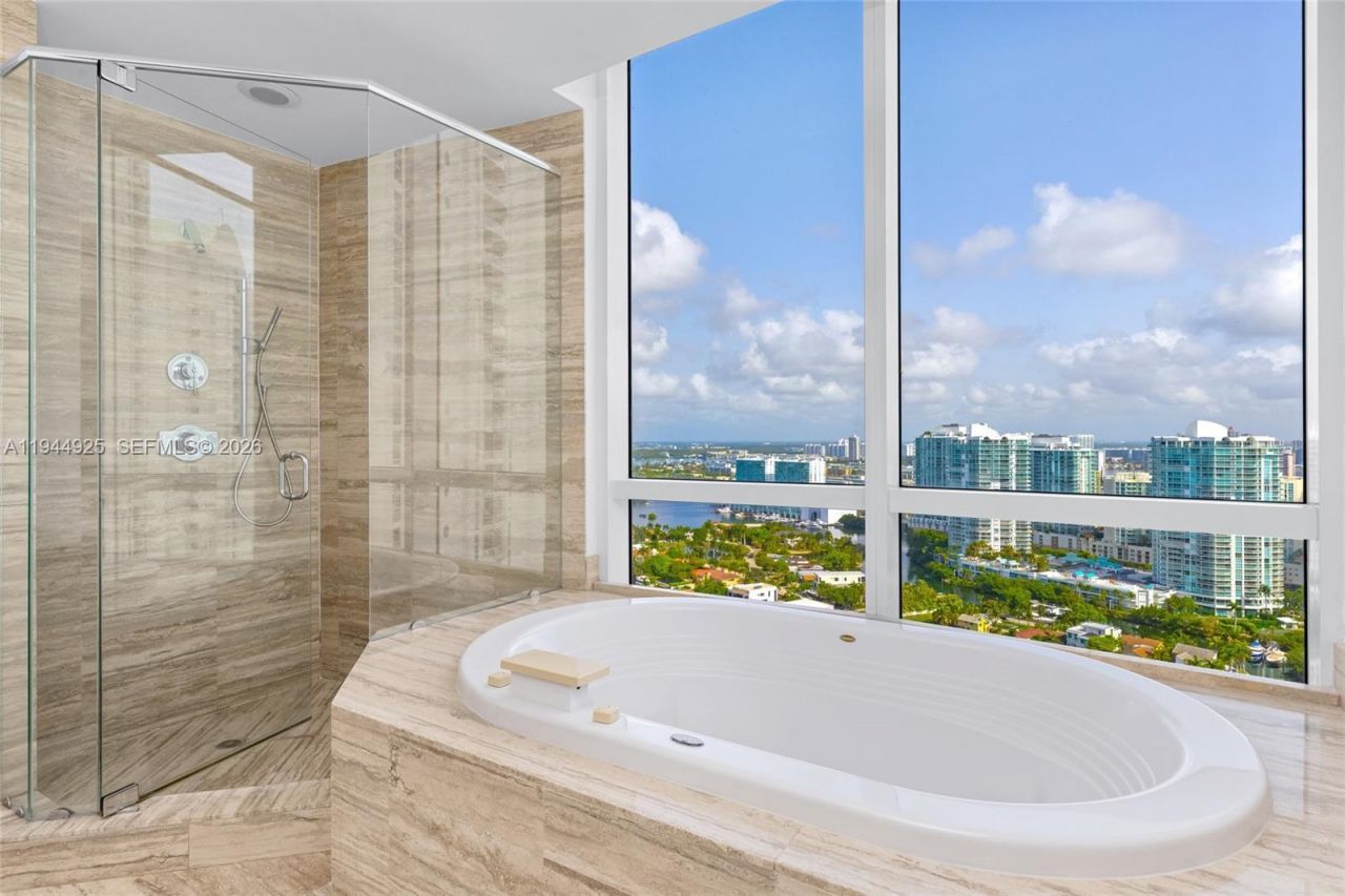 16001 Collins Ave, Unit 2704, Sunny Isles Beach, FL 33160 Photo