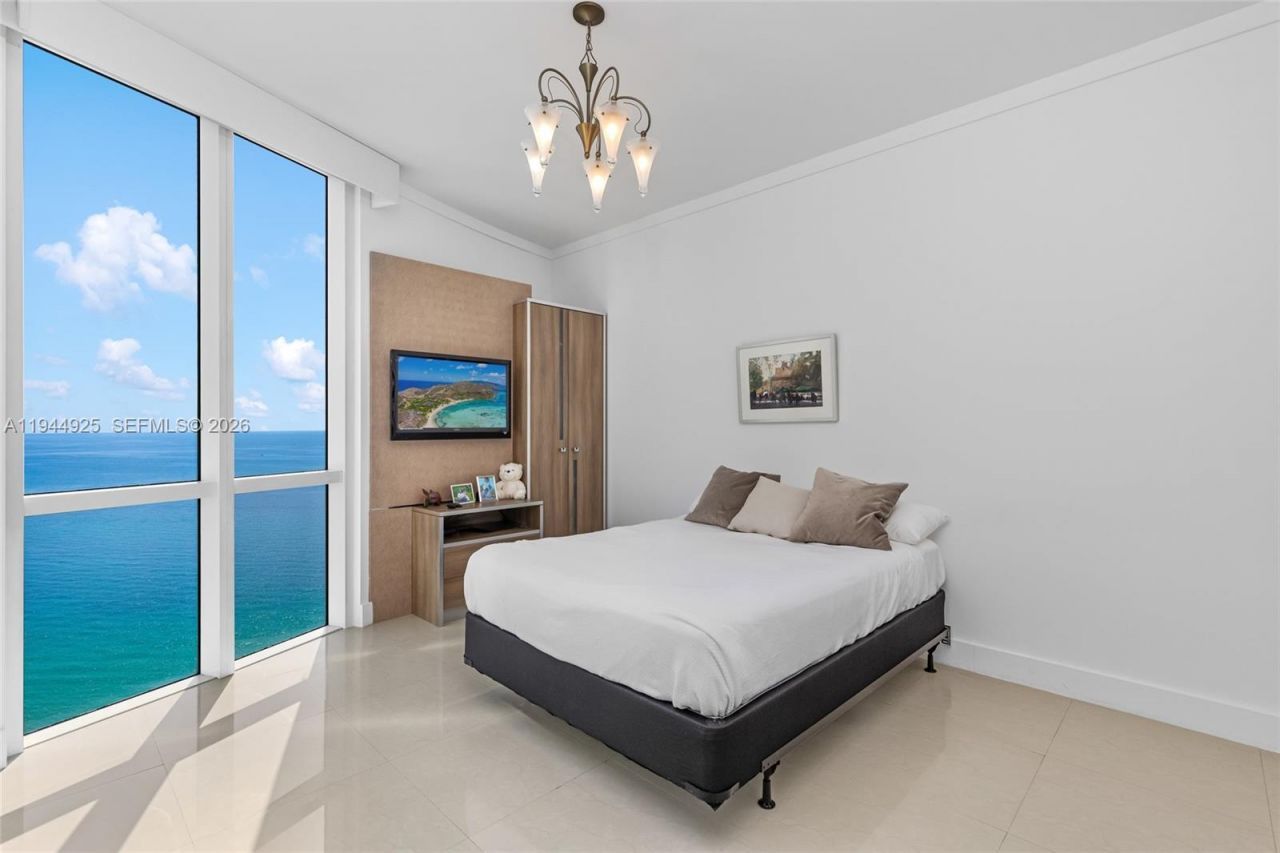 16001 Collins Ave, Unit 2704, Sunny Isles Beach, FL 33160 Photo