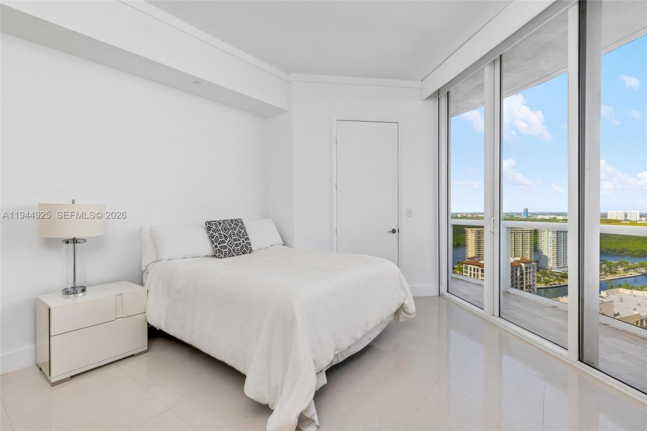 16001 Collins Ave, Unit 2704, Sunny Isles Beach, FL 33160 Photo