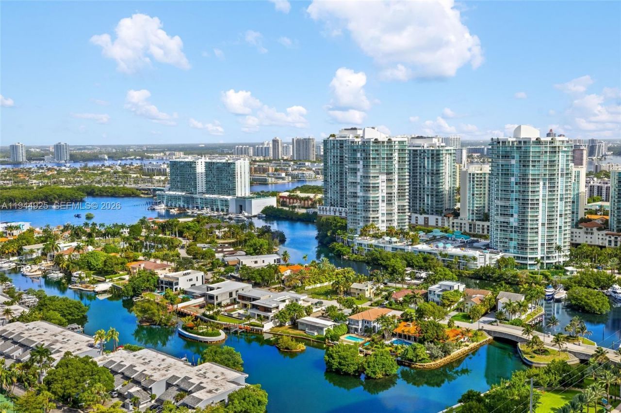 16001 Collins Ave, Unit 2704, Sunny Isles Beach, FL 33160 Photo