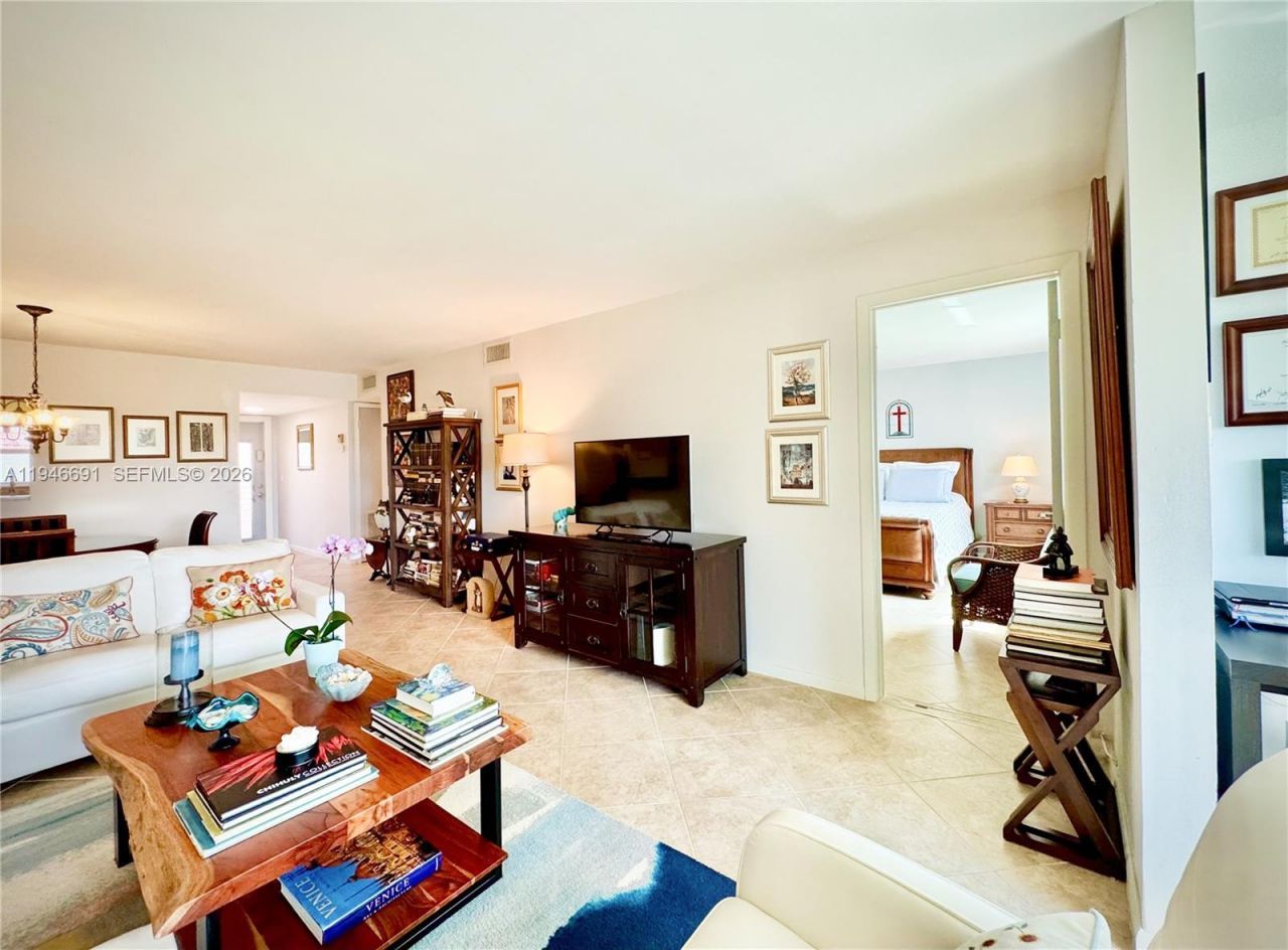 9501 Sunrise Lakes Blvd , Unit 306, Sunrise, FL 33322 Photo