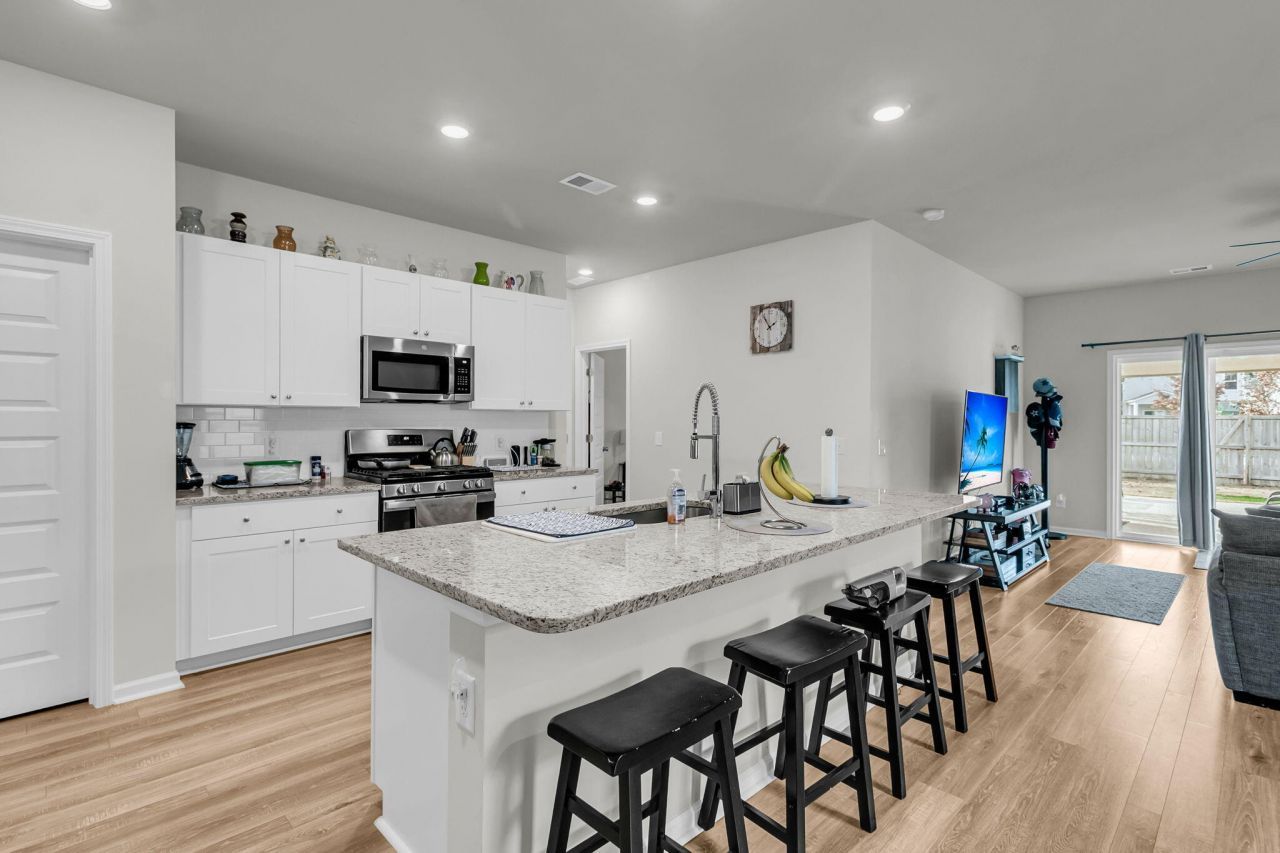 625 Jancus Street Photo 10