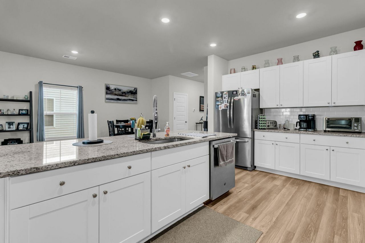 625 Jancus Street Photo 7