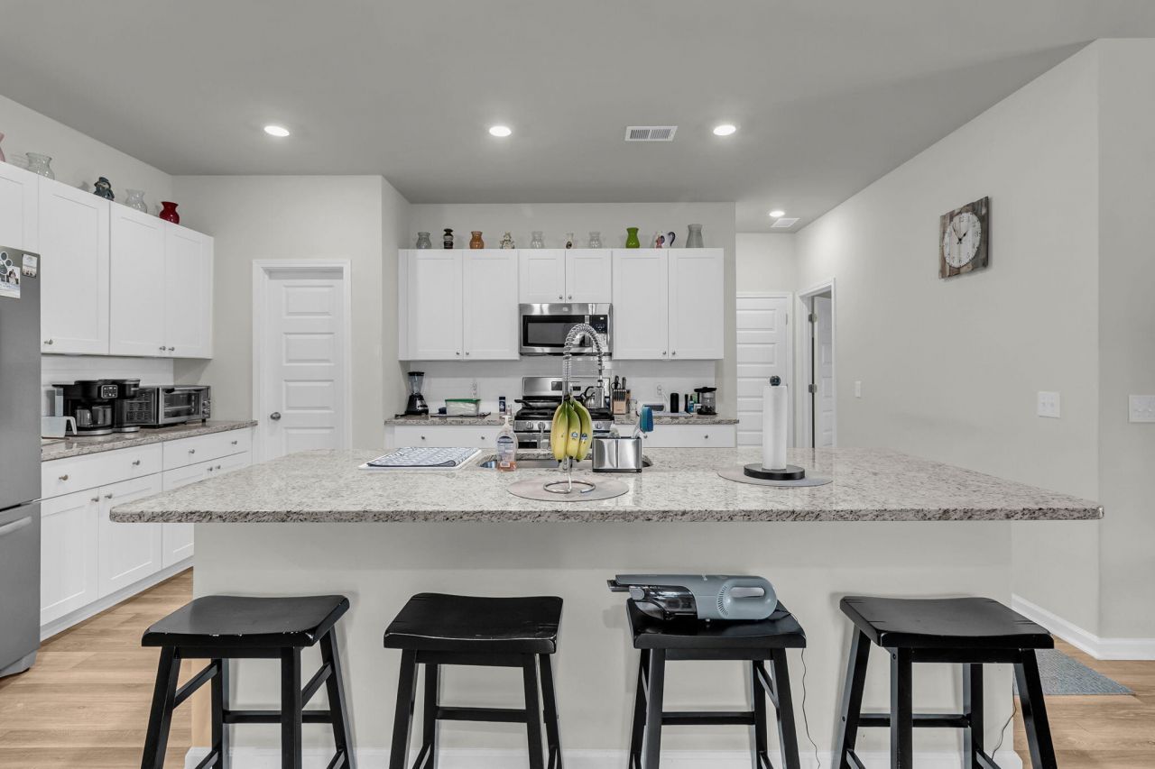 625 Jancus Street Photo 8