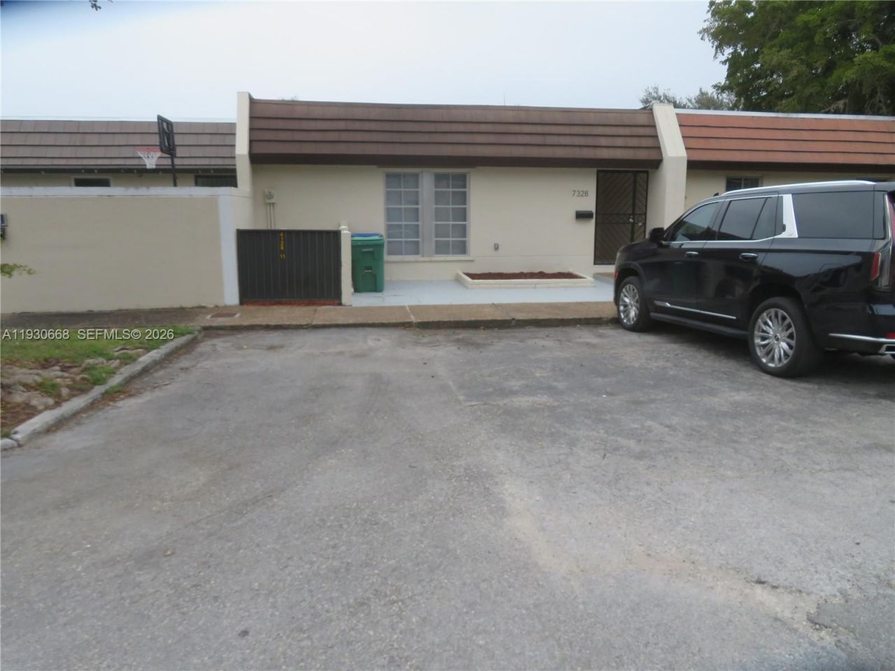 7328 Miami Lakeway S, Miami Lakes, FL 33014 Main Photo